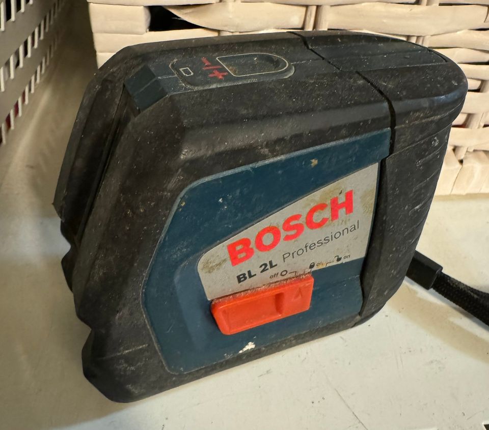 Bosch BL 2L ristilinjalaser + kolmijalka