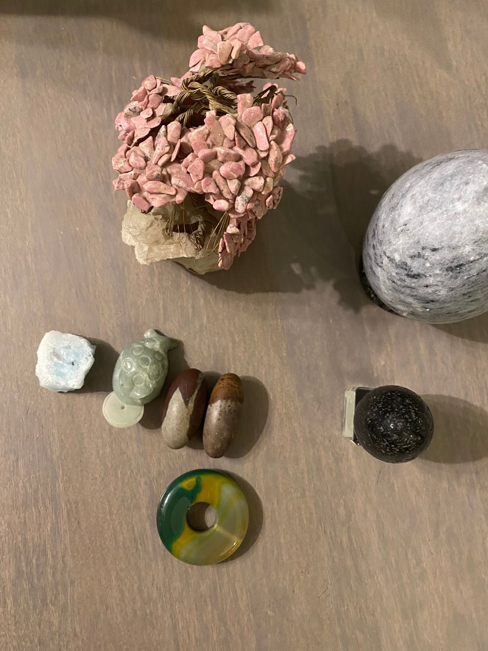 Luonnon kivet ja koriste esineet