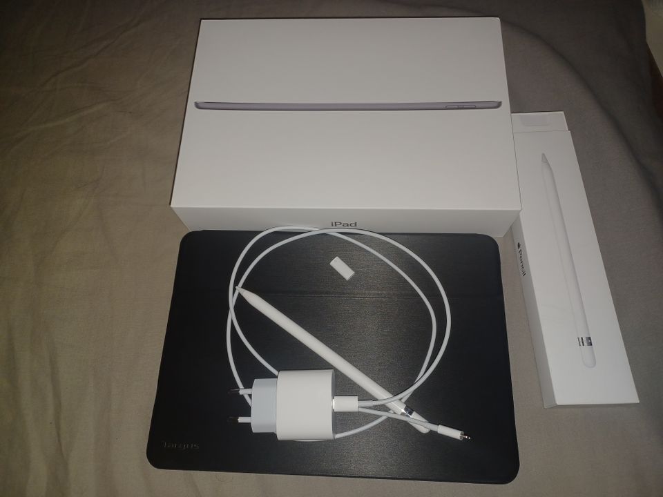 Apple iPad 64 Gt, suojakuoret ja Apple pencil