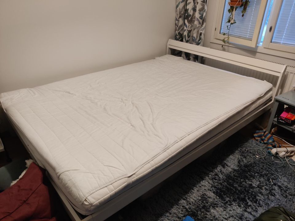 140x200 Ikea sänky+patja ja petari