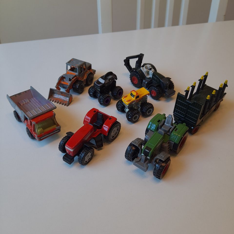 Pikkuautot: traktorit ja mönkkärit ym.