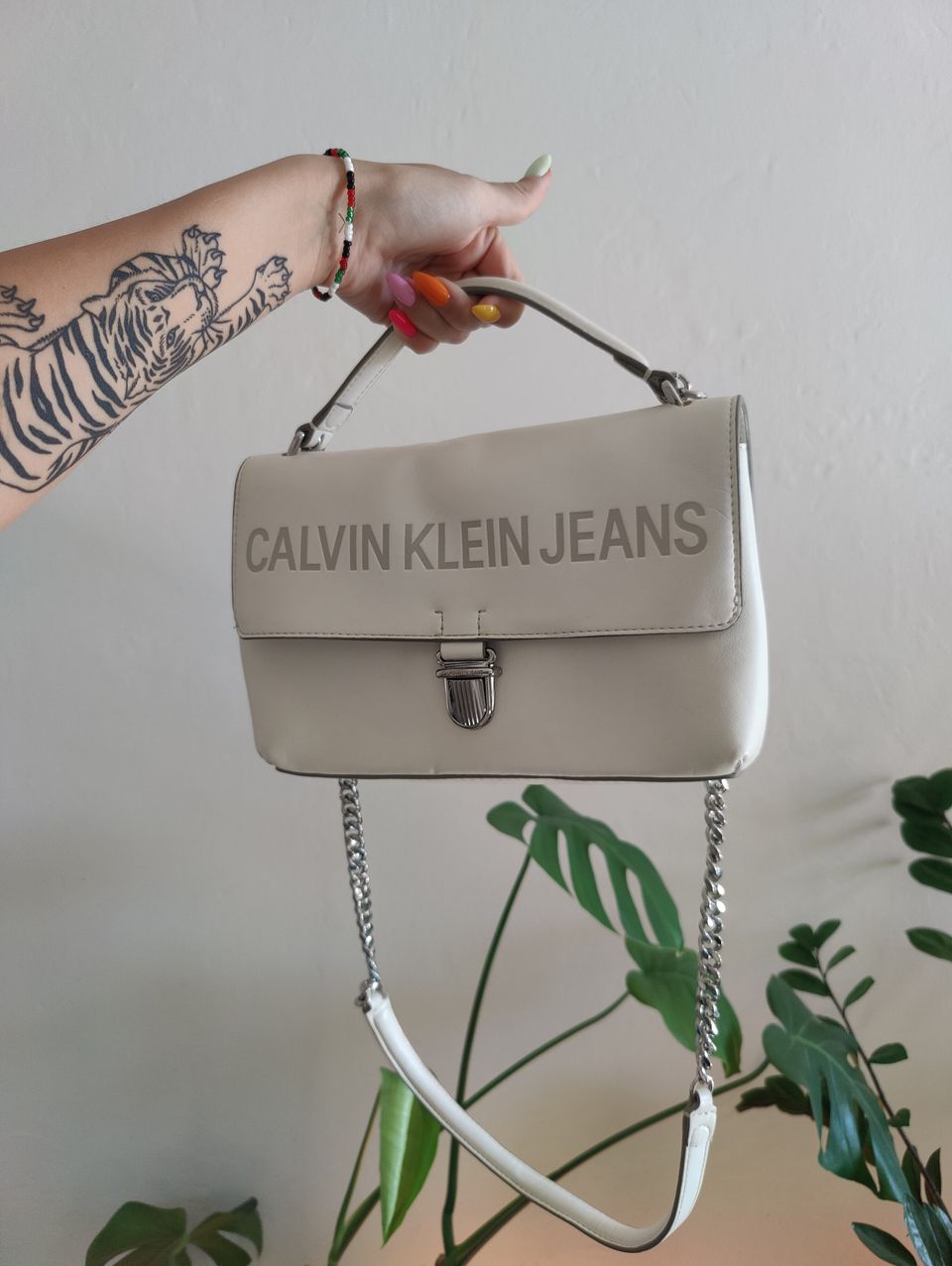 Valkoinen Calvin Klein Jeans laukku