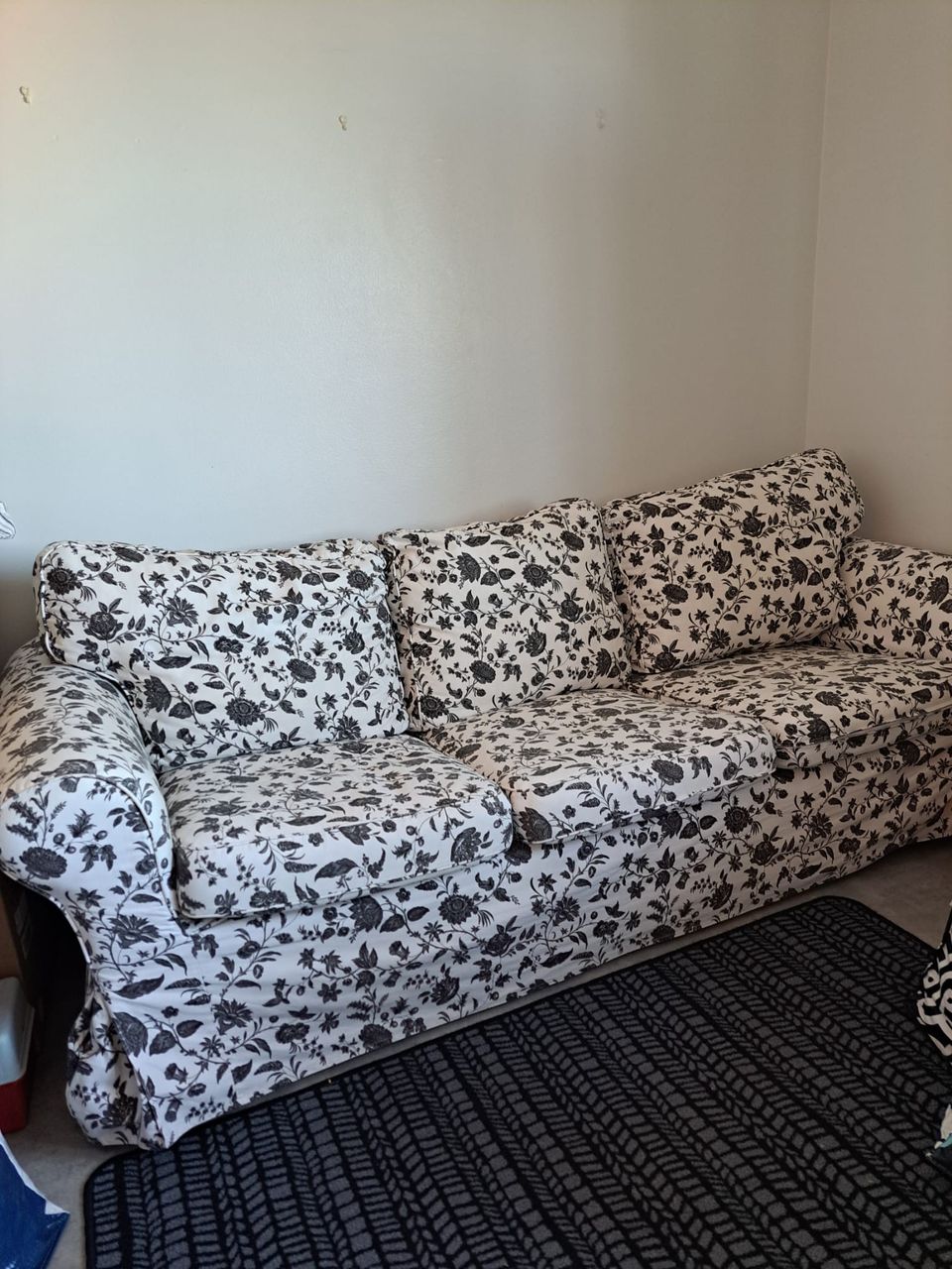 Ikean Ektrop 3 istuttava sohva