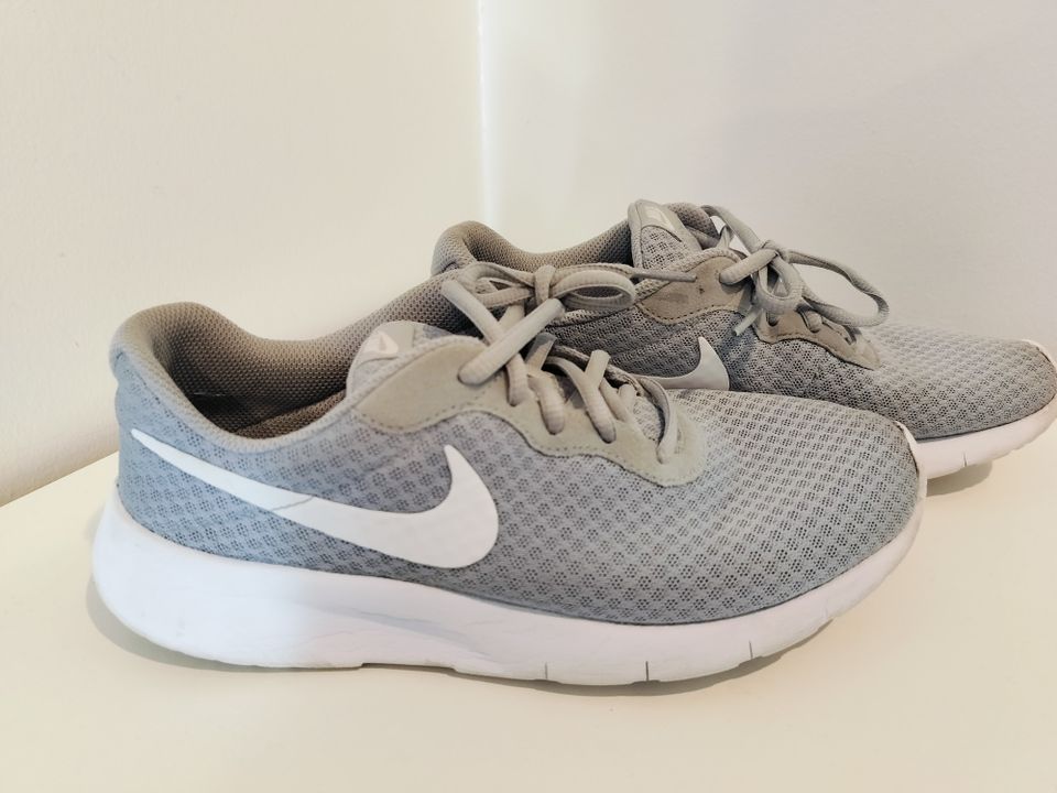 Nike Tanjun, harmaa, 40