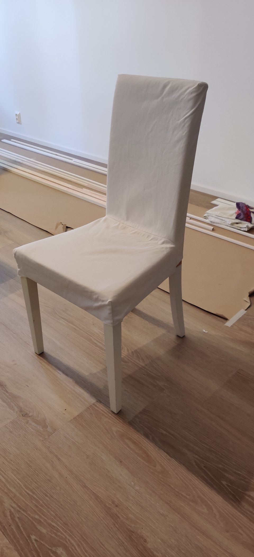 Valkoinen tuoli 4kpl