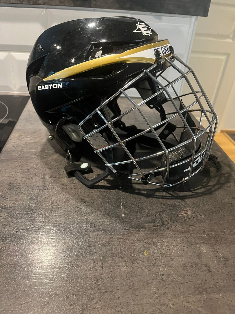 Easton S19 kypärä S-koko