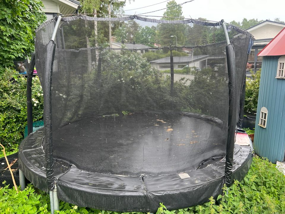 Upper Bounce trampoliini 4.3