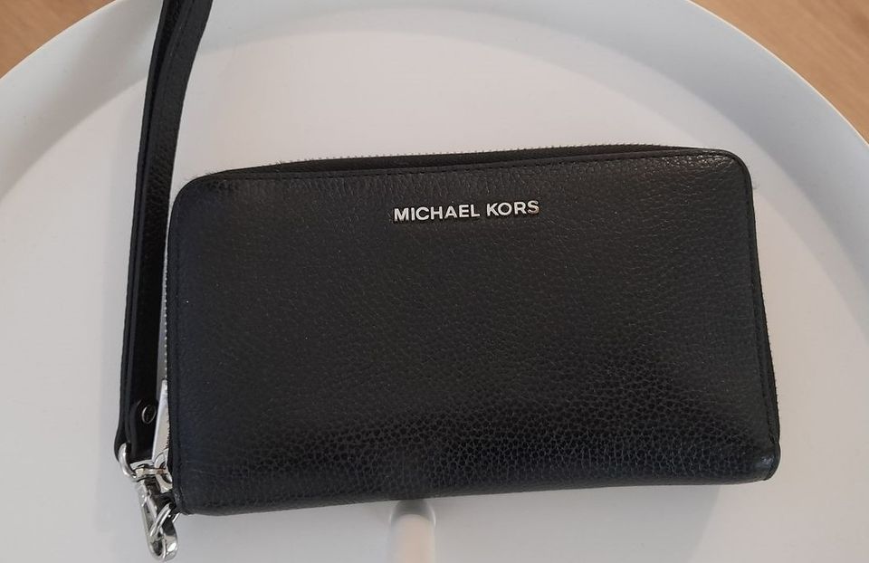 Michael Kors musta lompakko