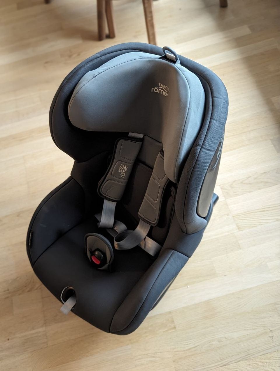 Britax Römer Trifix2 i-Size Storm Grey