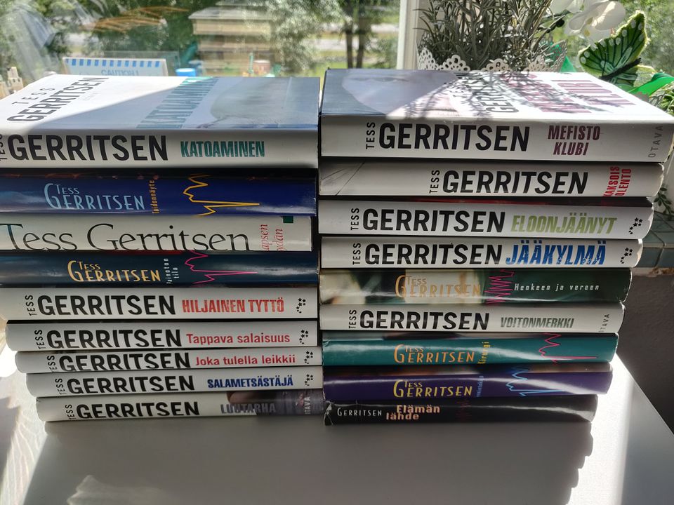 Tess Gerritsen kovakantiset kirjat