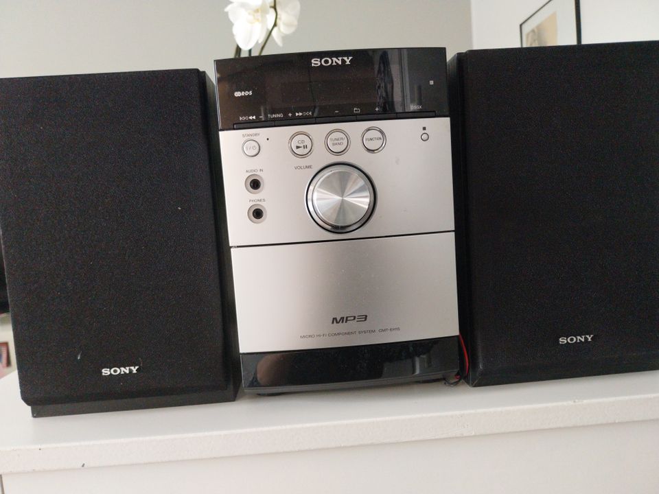 Sony radio ja kaiuttimet