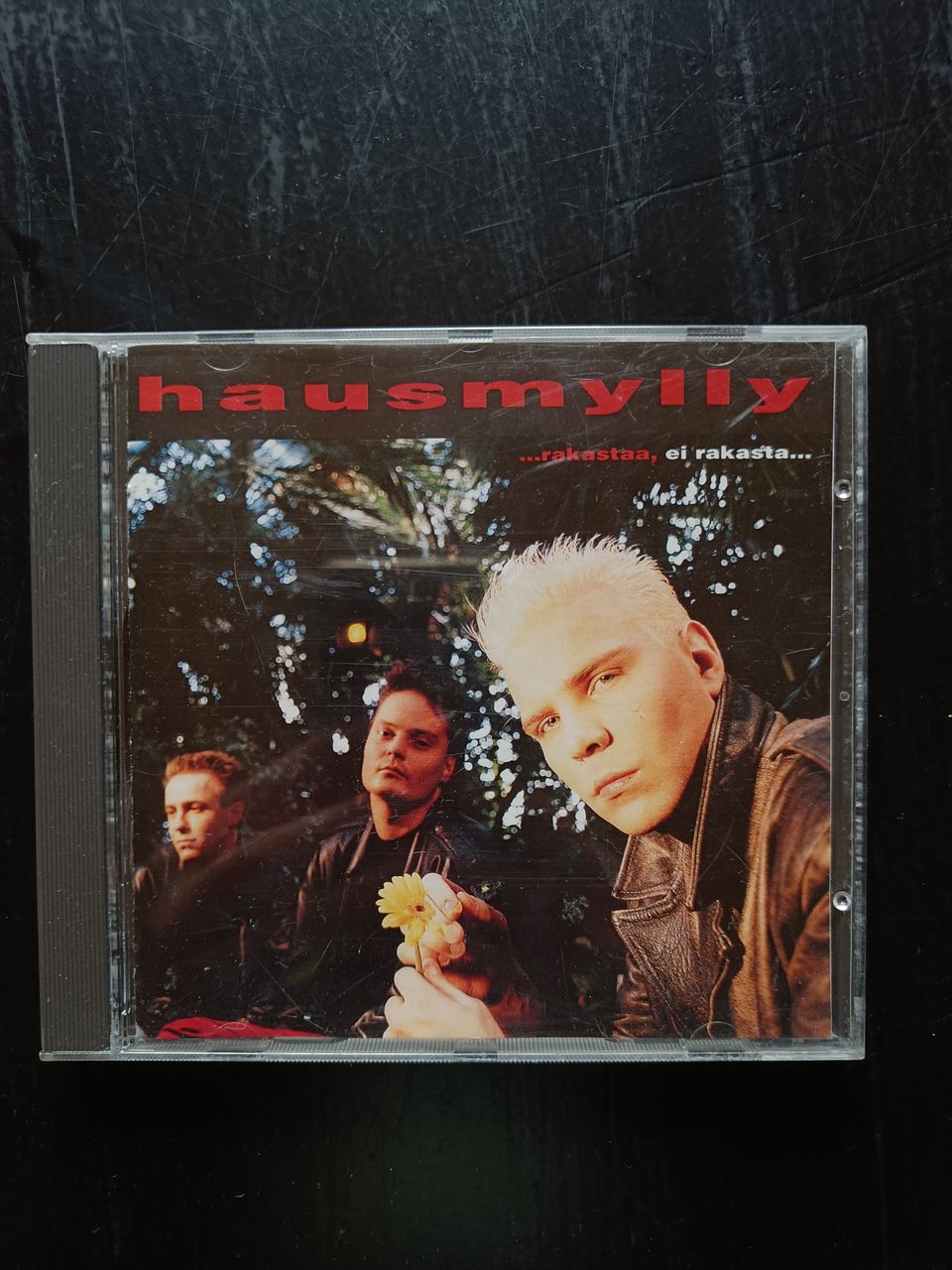 Hausmylly CD rakastaa,ei rakasta