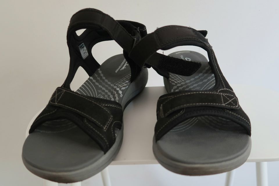Clarks sandaalit