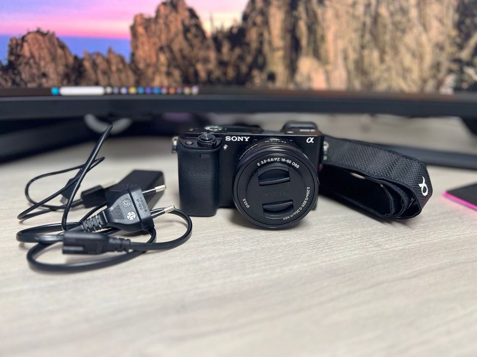 Sony A6000 camera + Sony E PZ 16-50mm f/3.5 – 5.6