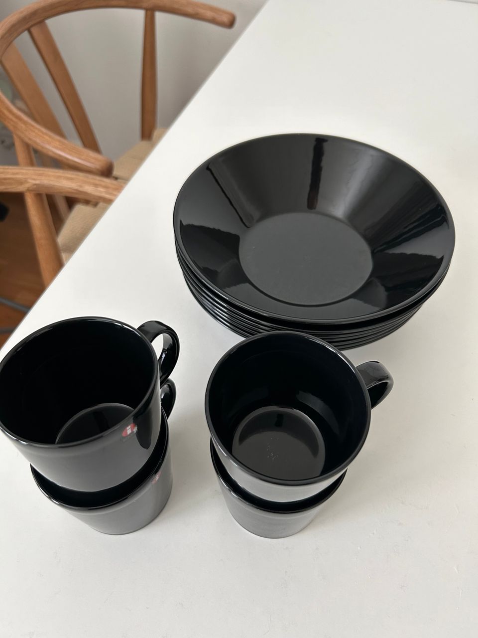 Iittala teema lautaset ja mukit