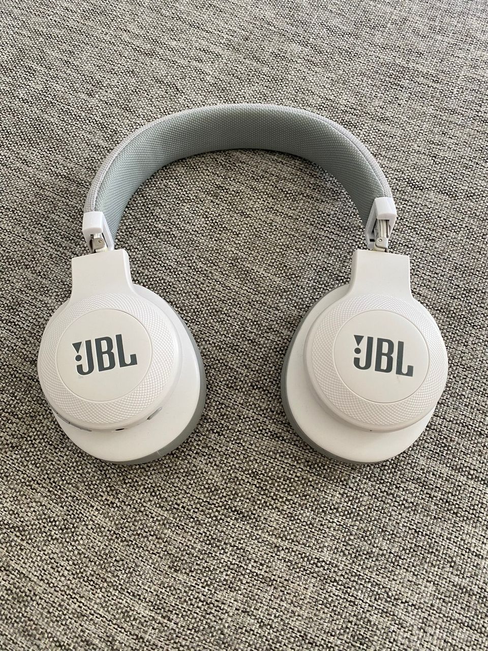 JBL E55BT Bluetooth kuulokkeet