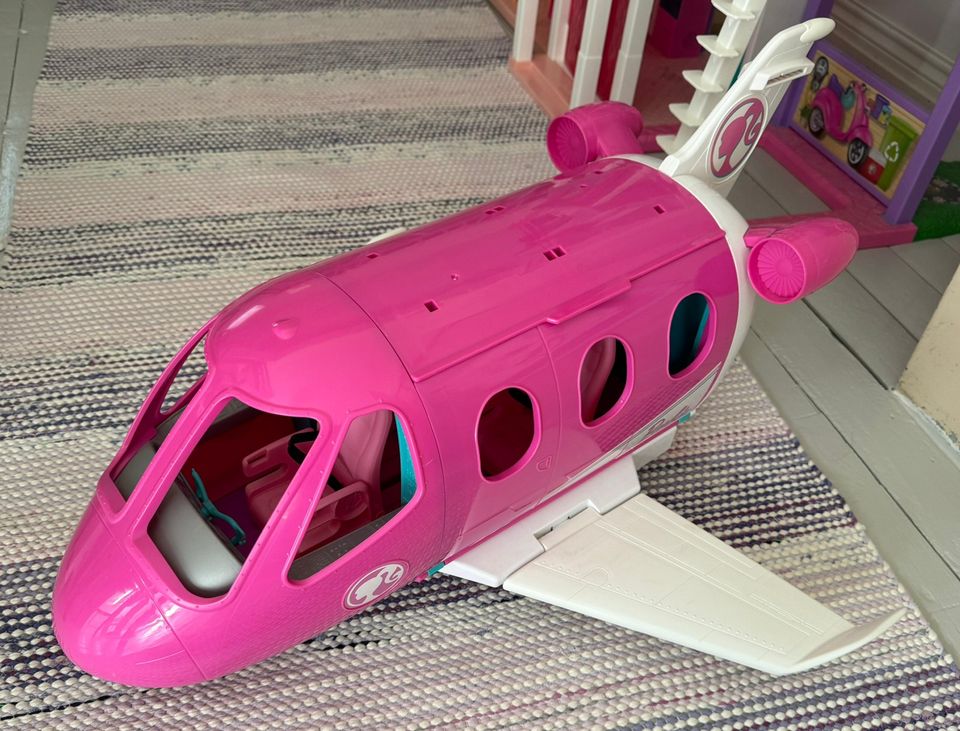 Hyväkuntoinen Barbie Dream Plane