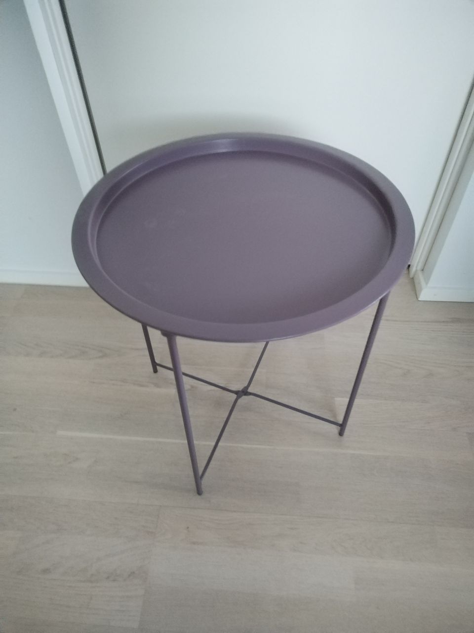 Metallinen sivupöytä, violetti