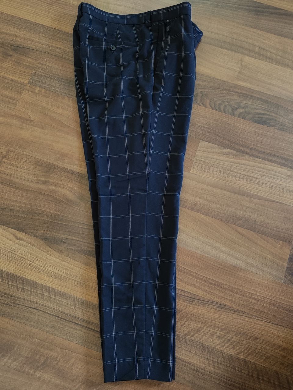 Miesten H&M housut sin/valk koko 48 skinny fit todella siistit