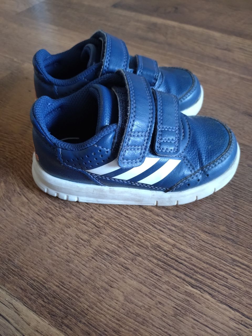 Adidas lenkkarit 21