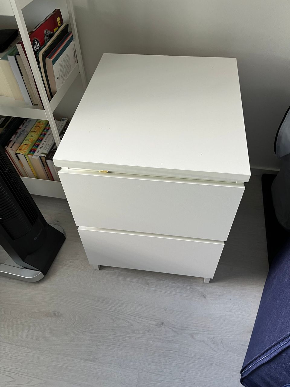 Side Cabinet/laatikkoa valkoinen