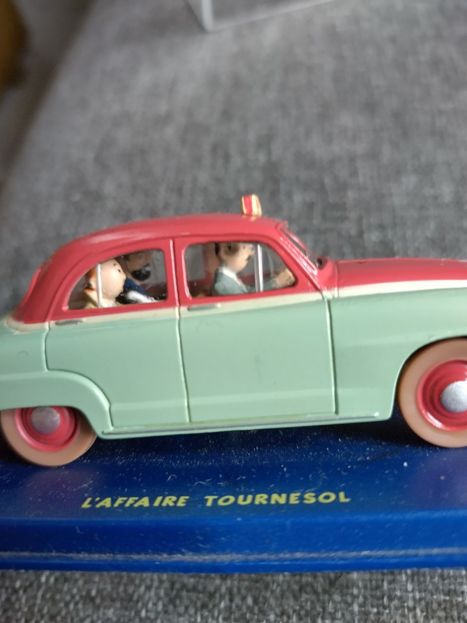 Tintin autot Simca taxi ja T- Ford