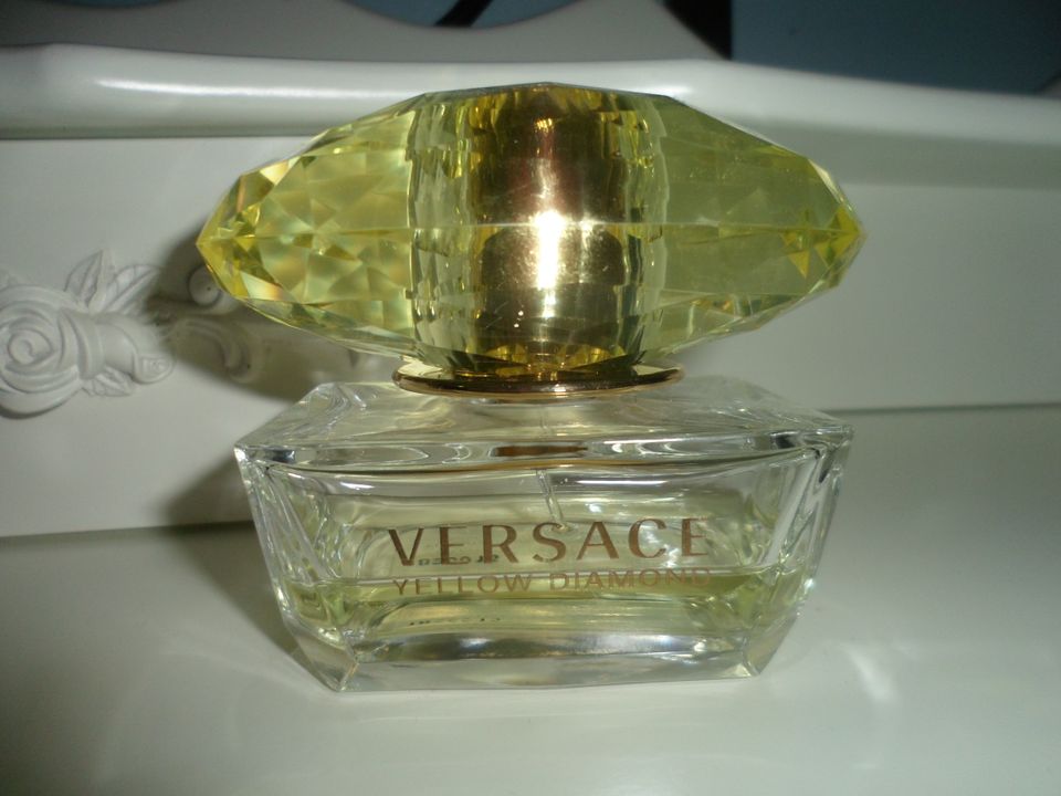 Versace Yellow Diamond hajuvesi