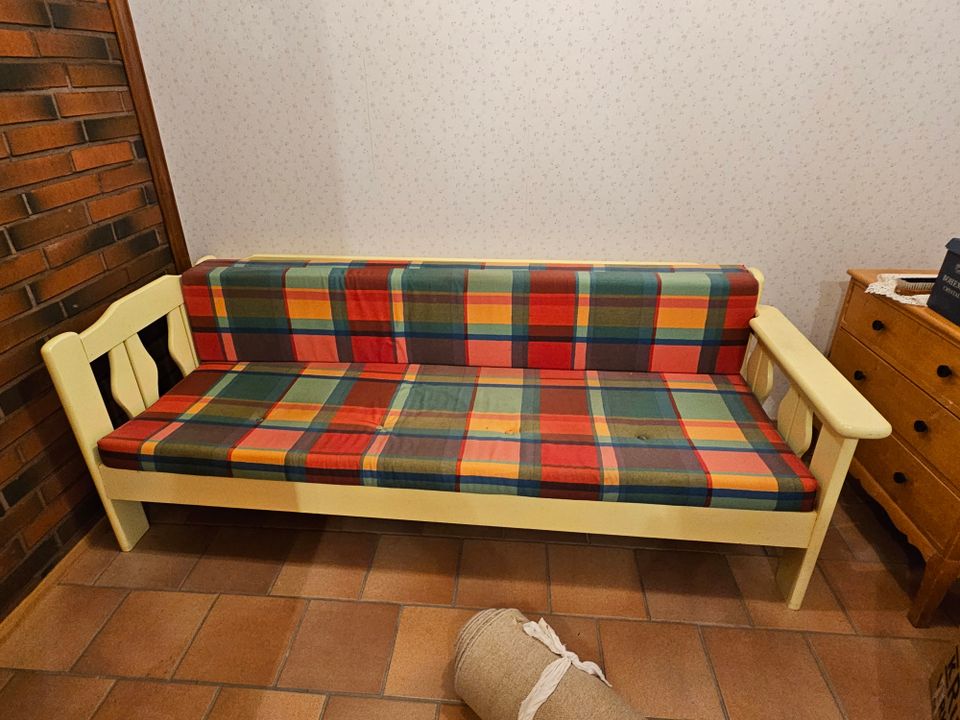 Puinen sohva