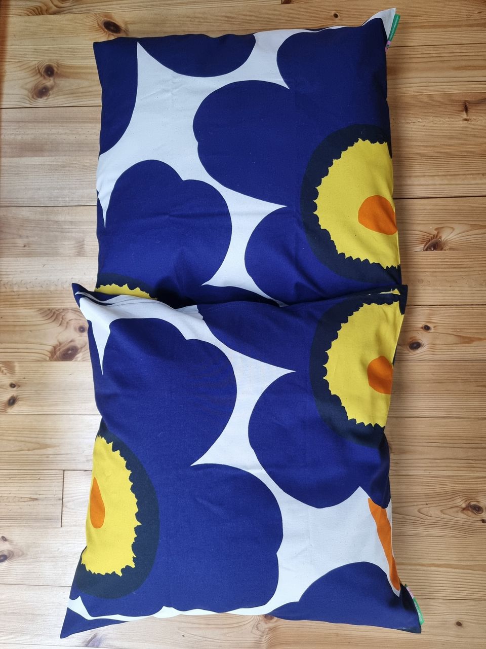 Marimekon unikko tyynynpäällinen