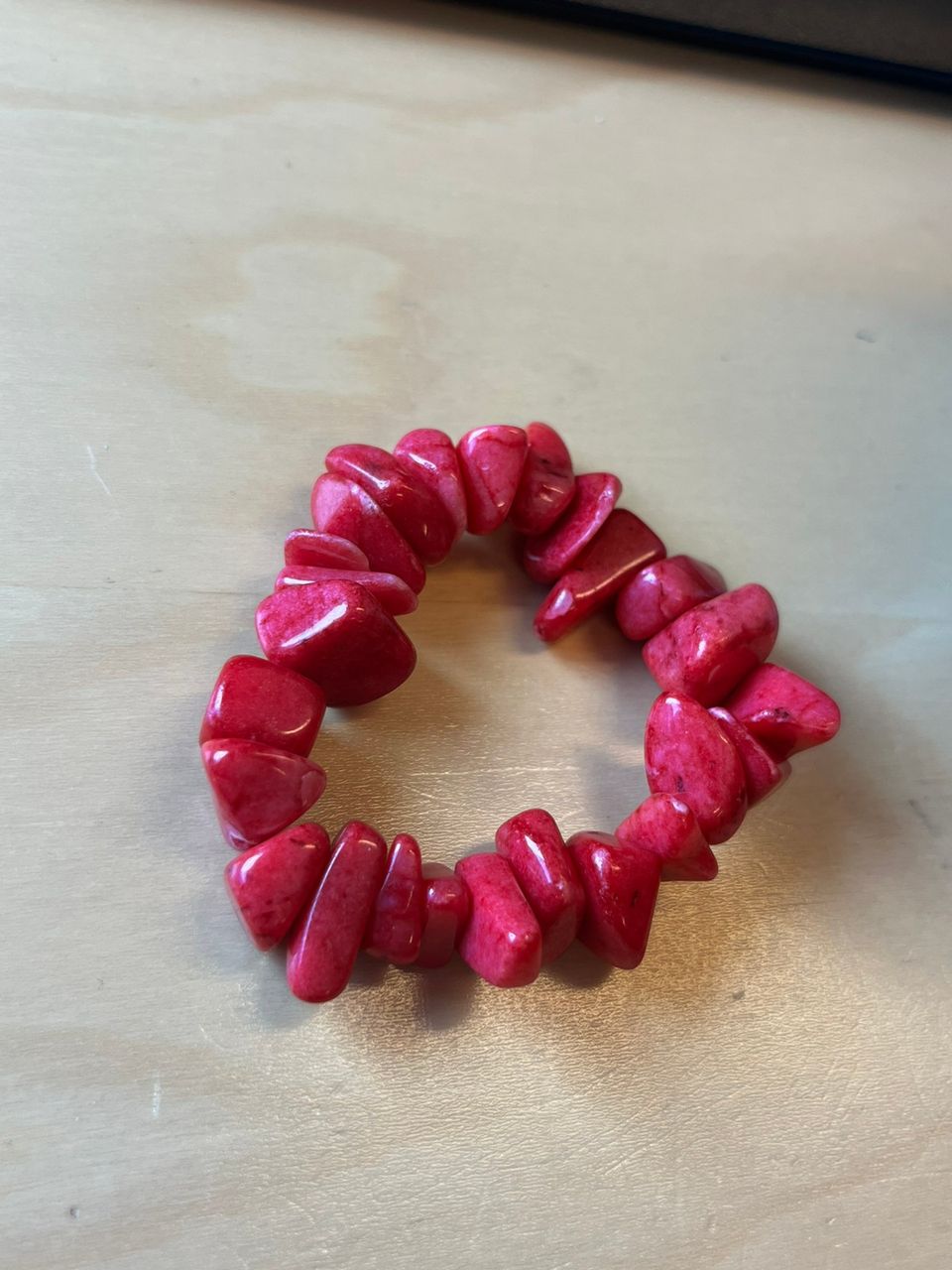 Kristalli / natural gem rannekoru (pink howlite)