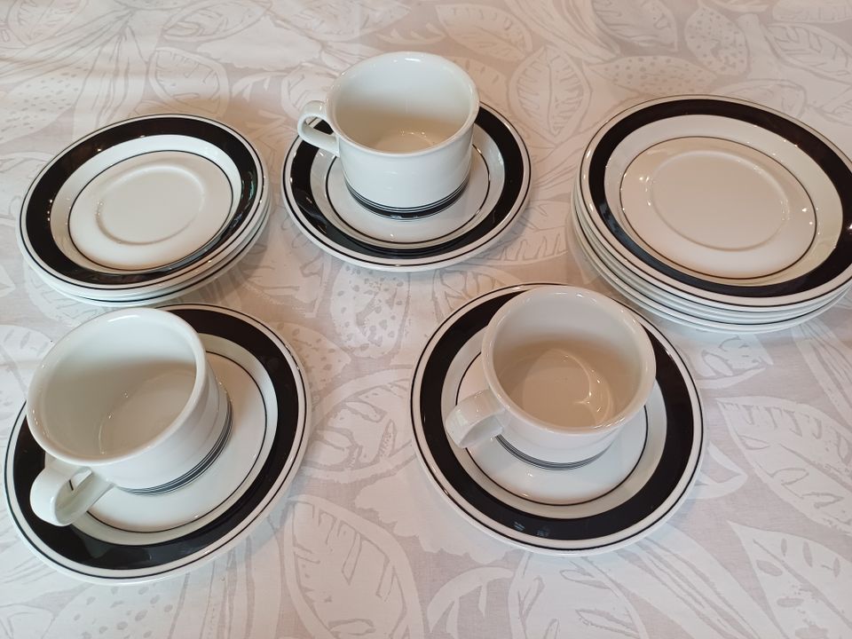 Arabia Faenza 2xkahvikuppi ja lautanen, 1 x teekuppi ja lautanen + irtolautasia