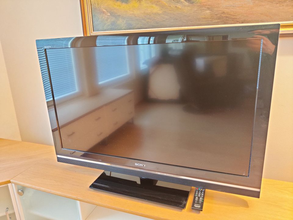 VARATTU Sony telkkari 40"