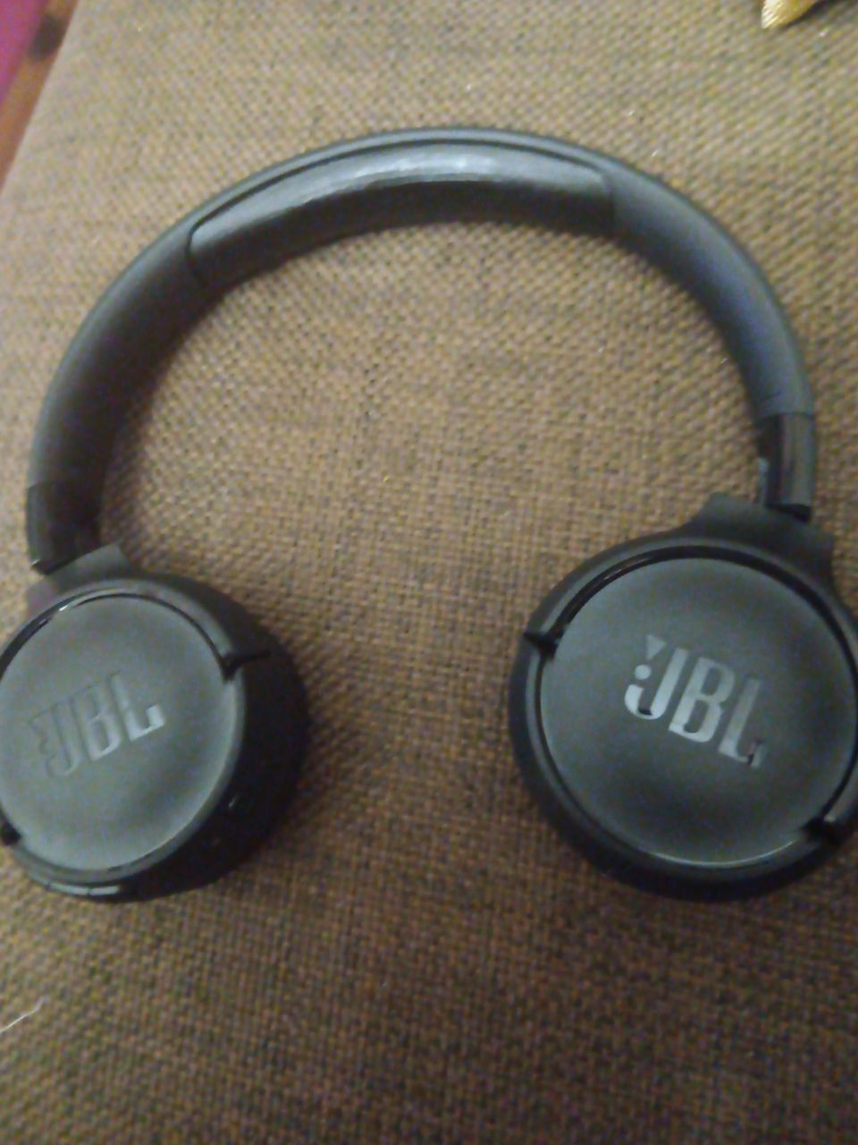 JBL kuulokkeet