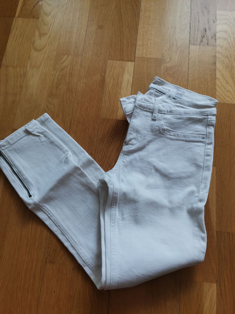 Calvin Klein valkoiset farkut 27/32