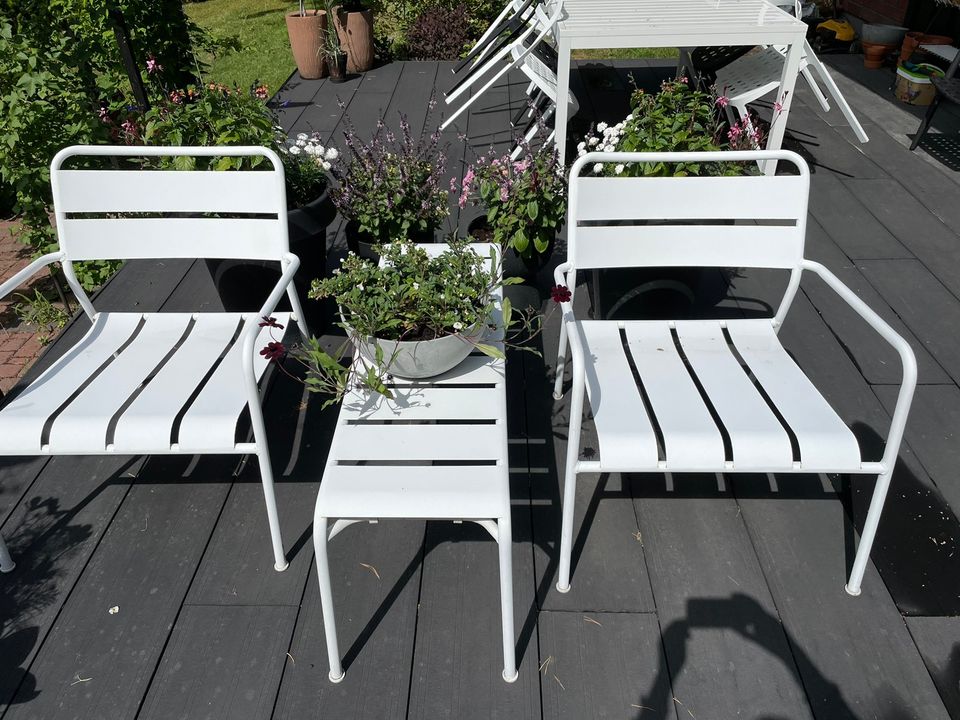 2 Ikea Roxö lounge-tuolia ja penkki