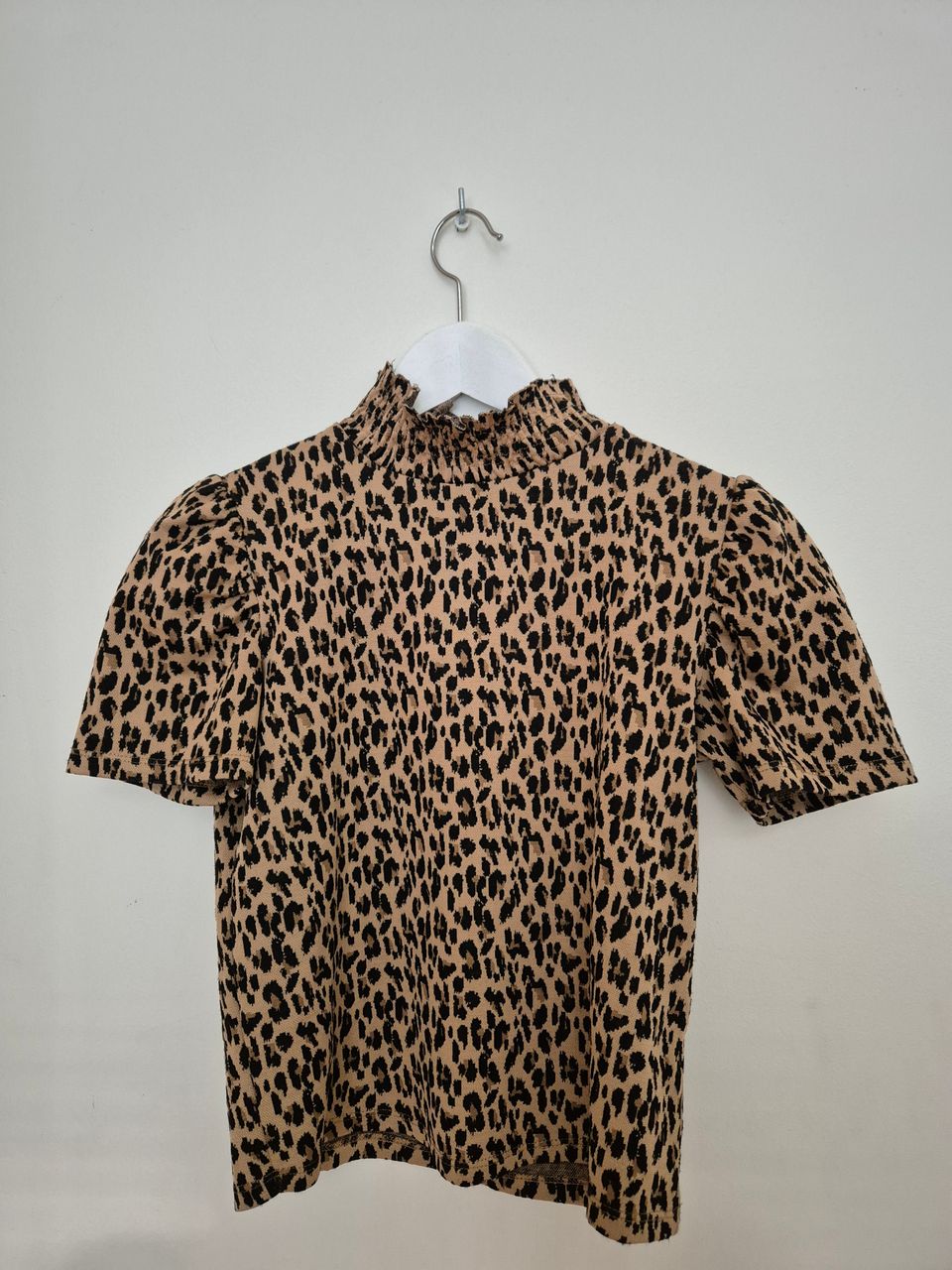 Zara leopardikuosinen t-paita, koko M