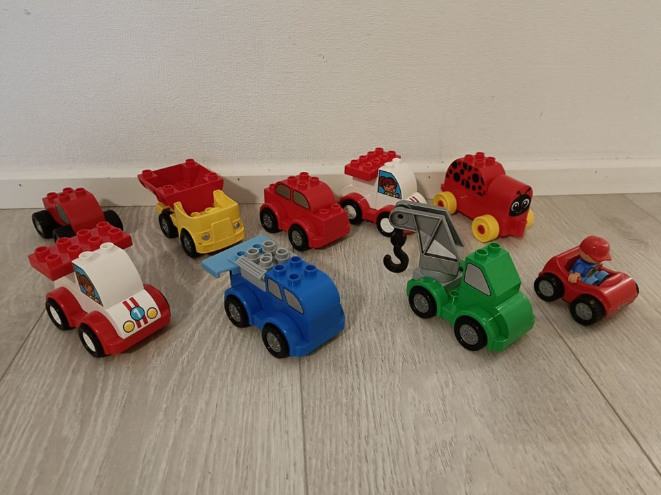 Lego Duplo autot