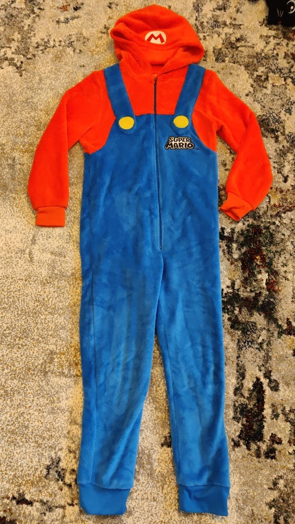 Super Mario jumpsuit 122/128 logoilla