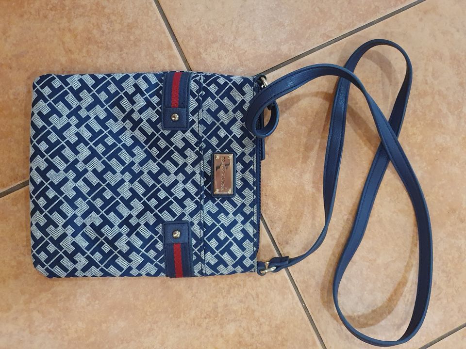 Tommy Hilfiger crossbody