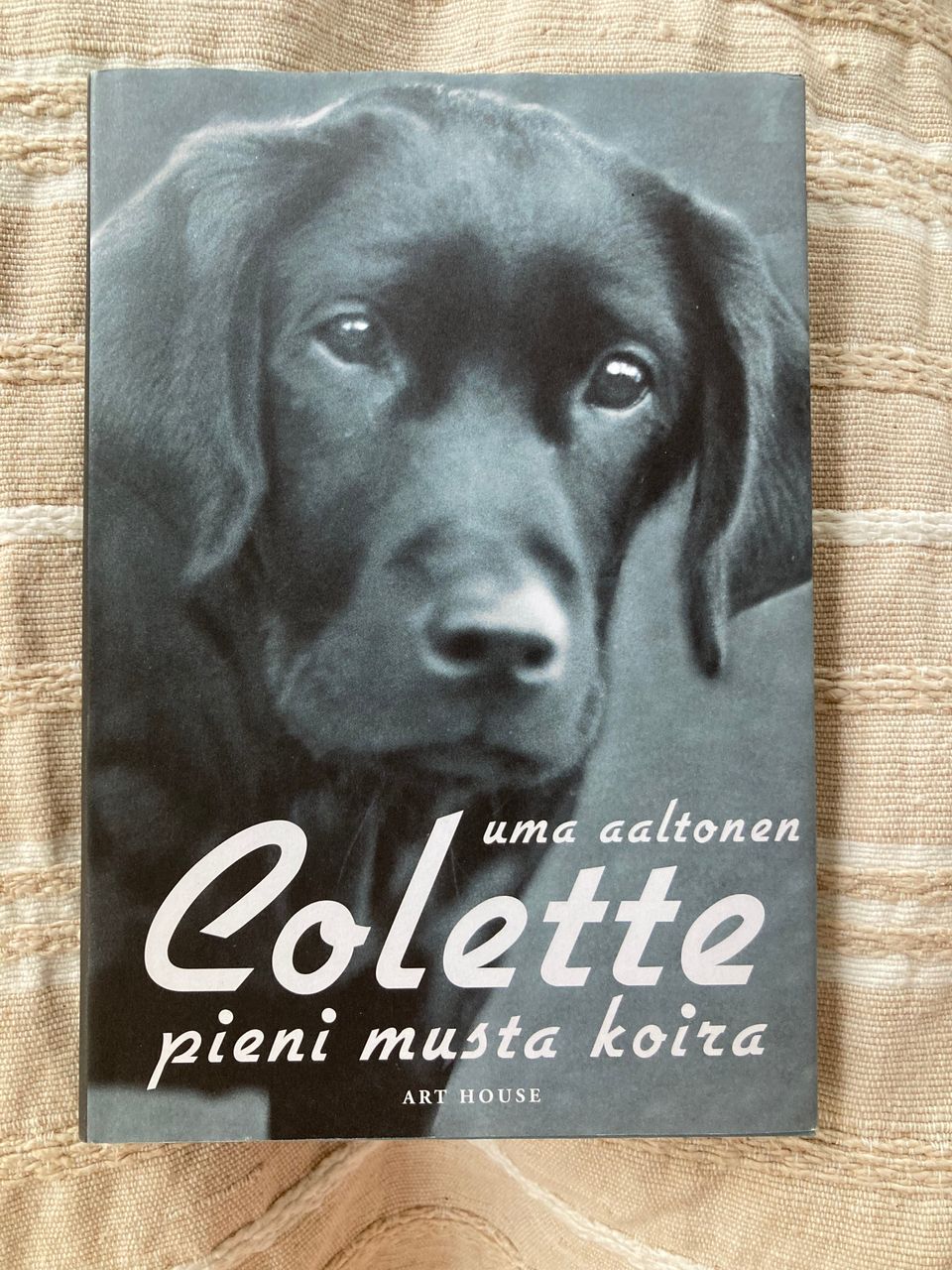 Kirja Colette pieni musta koira - Uma Aaltonen
