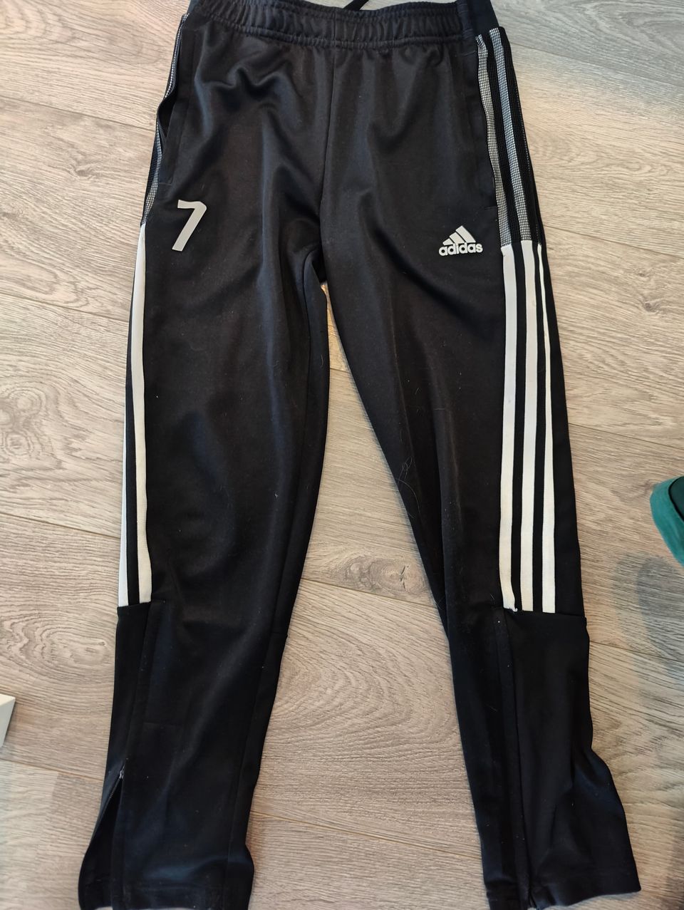 Adidas verkkahousut koko 152