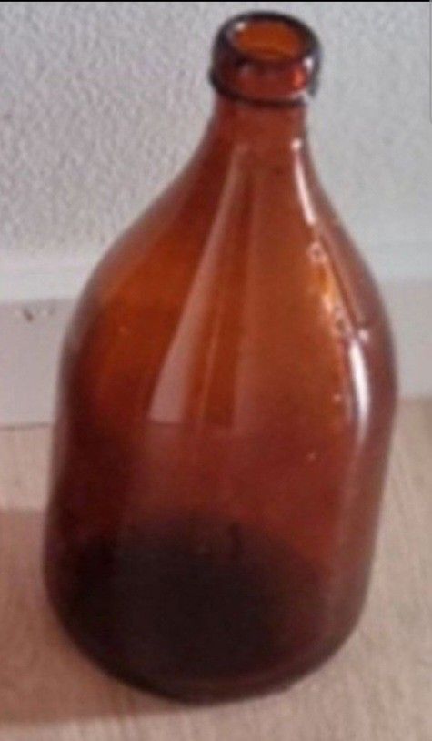 Vanha ruskea lasipullo (n.18,5 cm)