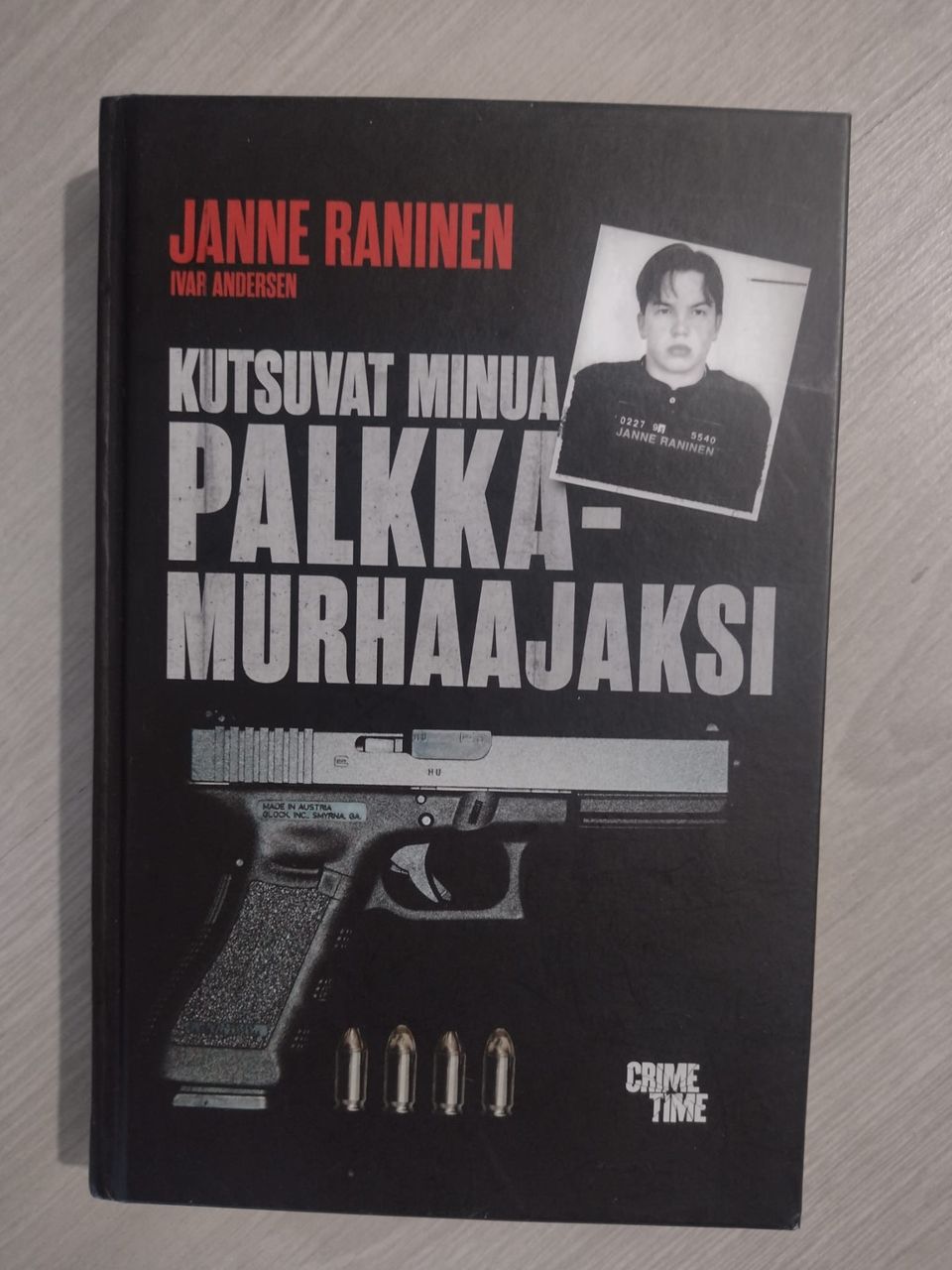 Janne Raninen: Kutsuvat minua palkkamurhaajaksi -kirja
