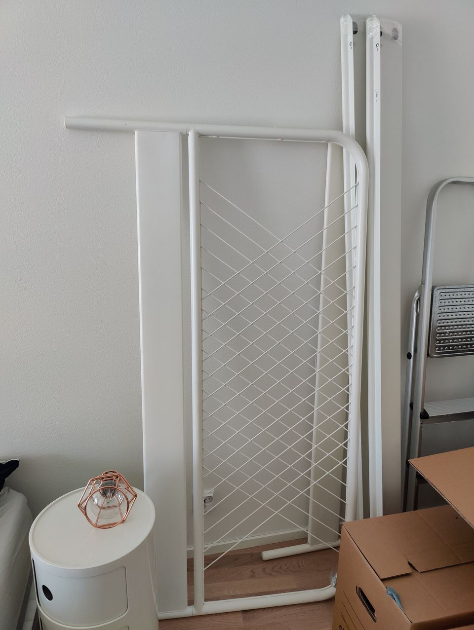 Metalllinen Ikean sängynrunko 160x200