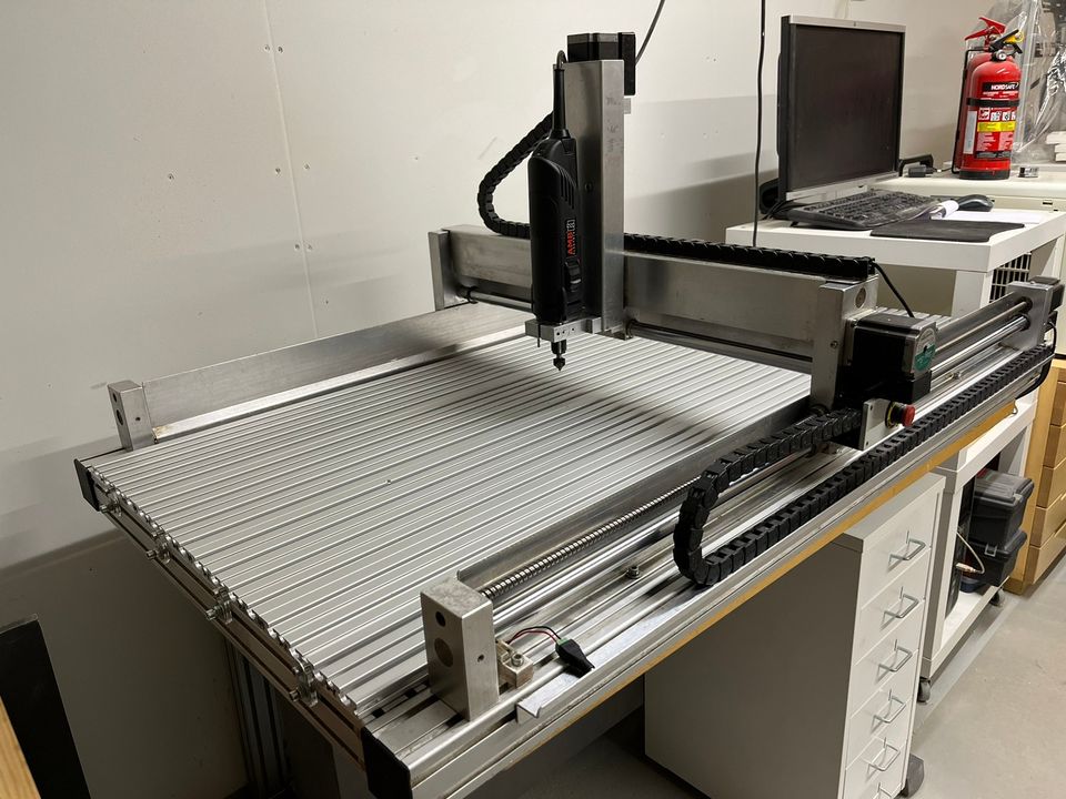 CNC High-Z 1000T puuntyöstökone