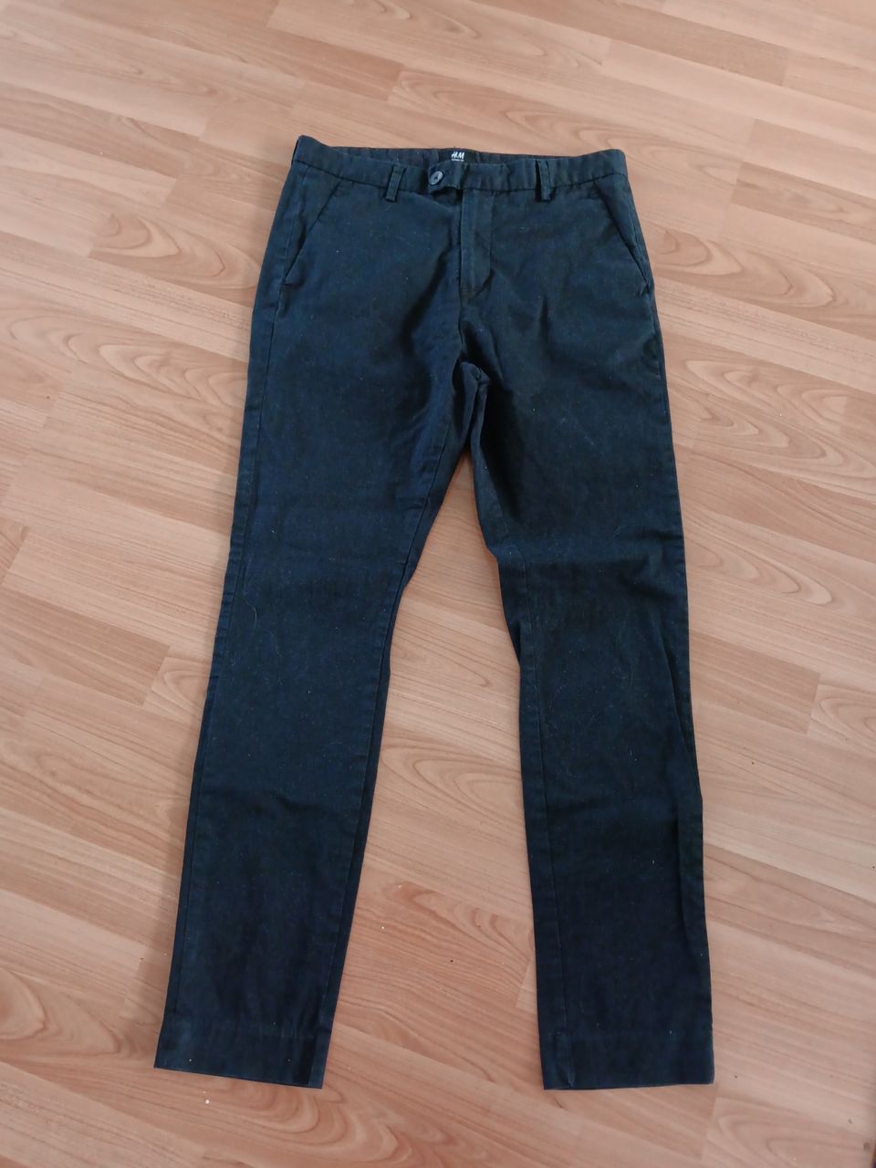 Miesten mustat skinny fit housut koko 46/xs