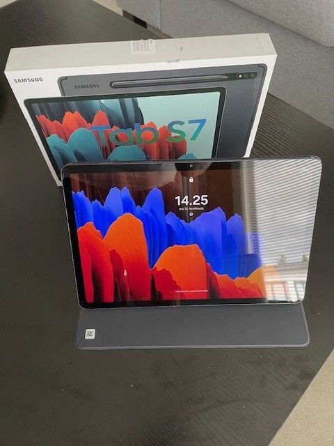 Samsung Galaxy Tab S7 Wifi tablet + Samsung Book Cover Tab S7 suojakotelo