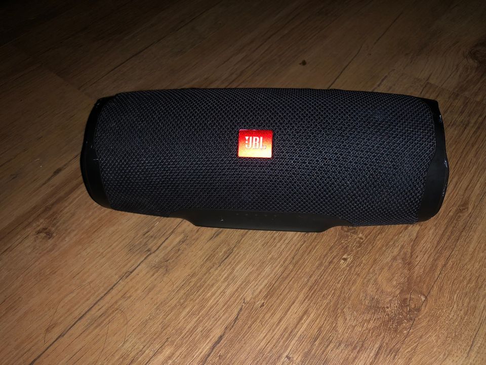 JBL charge 4