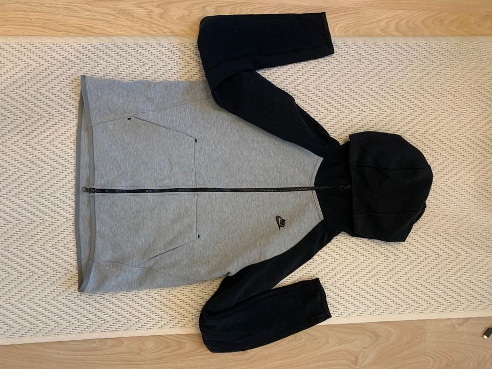 Nike Tech Fleece