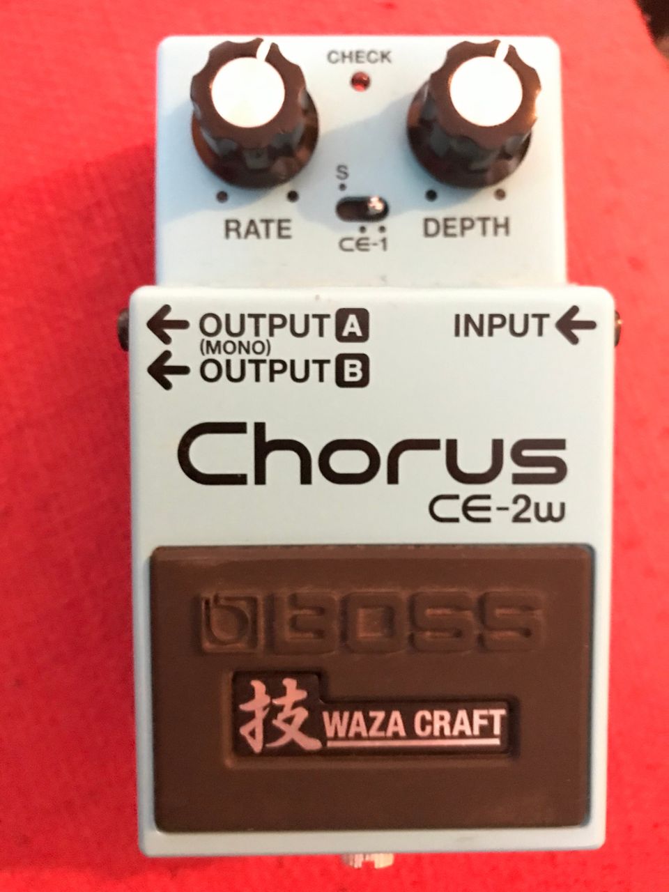 BOSS CE-2W Waza Craft Chorus kitarapedaali